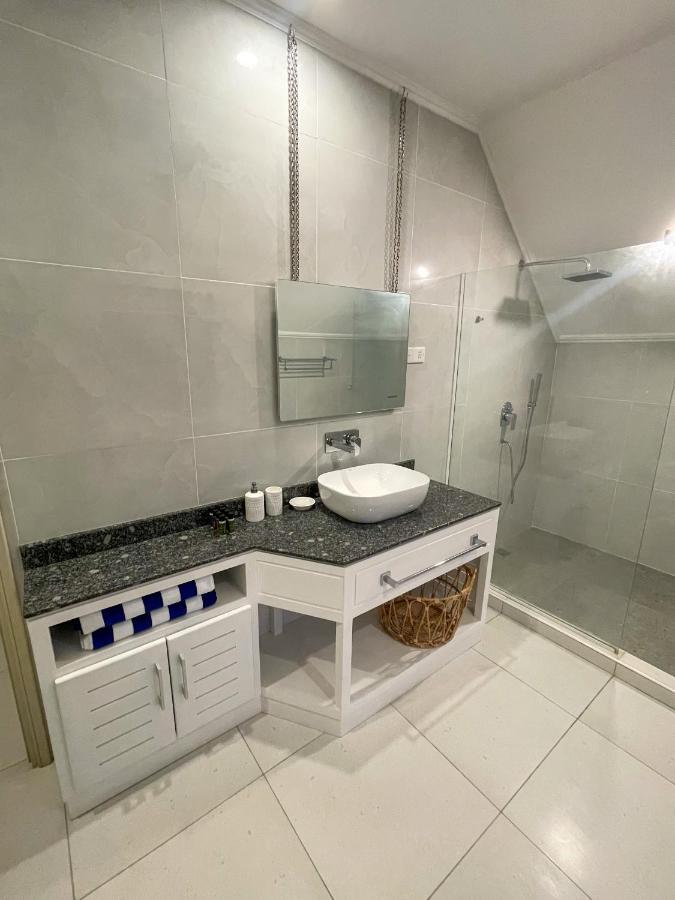 Nautilus Apartments Anse Royale Esterno foto
